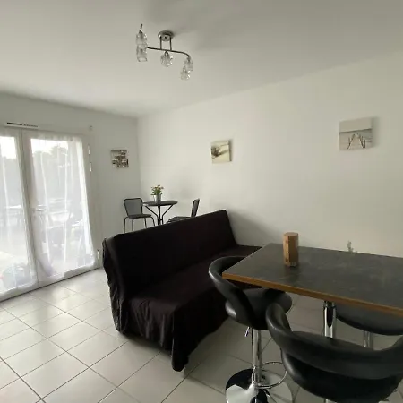 Rez De Chaussee Bord De L Ocean