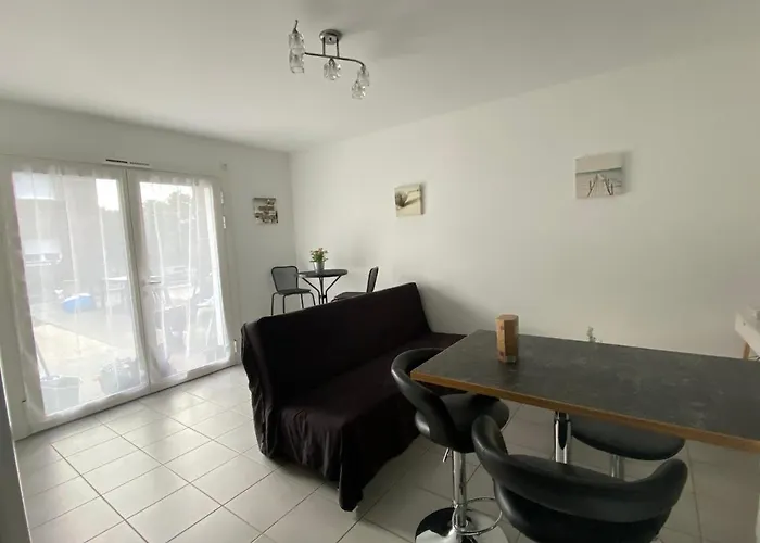 Rez De Chaussee Bord De L Ocean